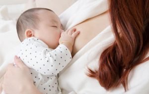 Premier World | शिशु को डायरिया निमोनिया से बचाव के लिए नियमित स्तनपान...