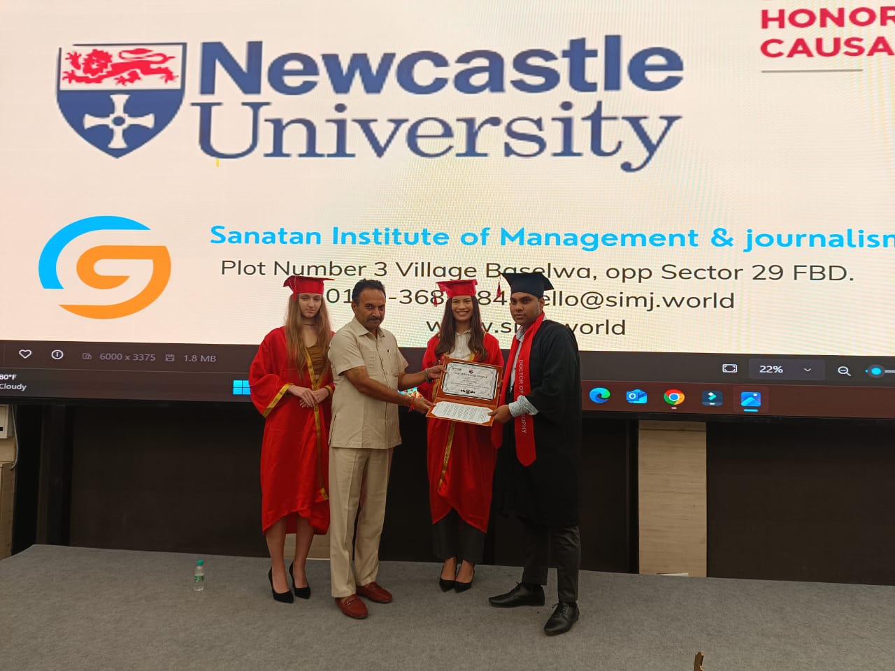 Premier World | Colonel Sudhir Chaudhary conferred the title of Directorate to the students of New Castle University in the convocation ceremony